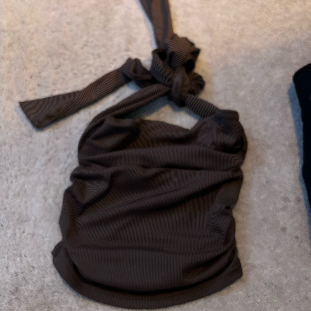 brien tie crop top